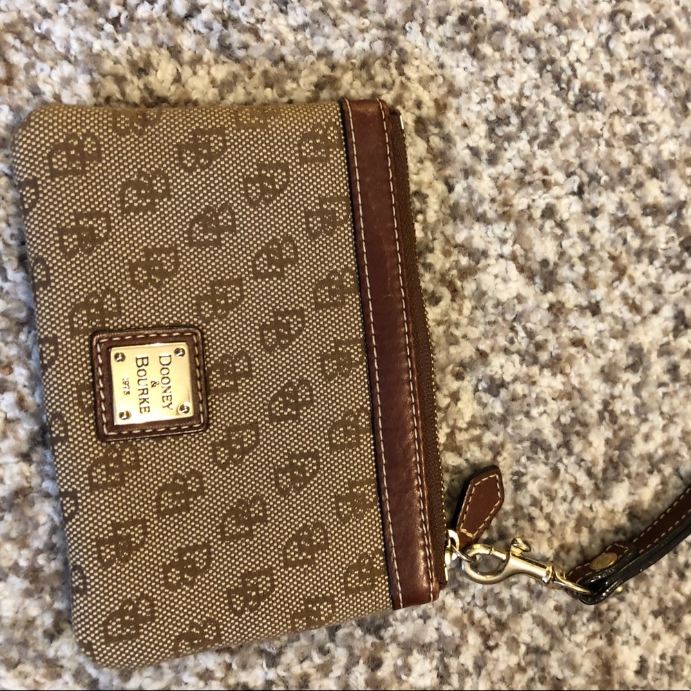 Dooney & Bourke Logo Wristlet